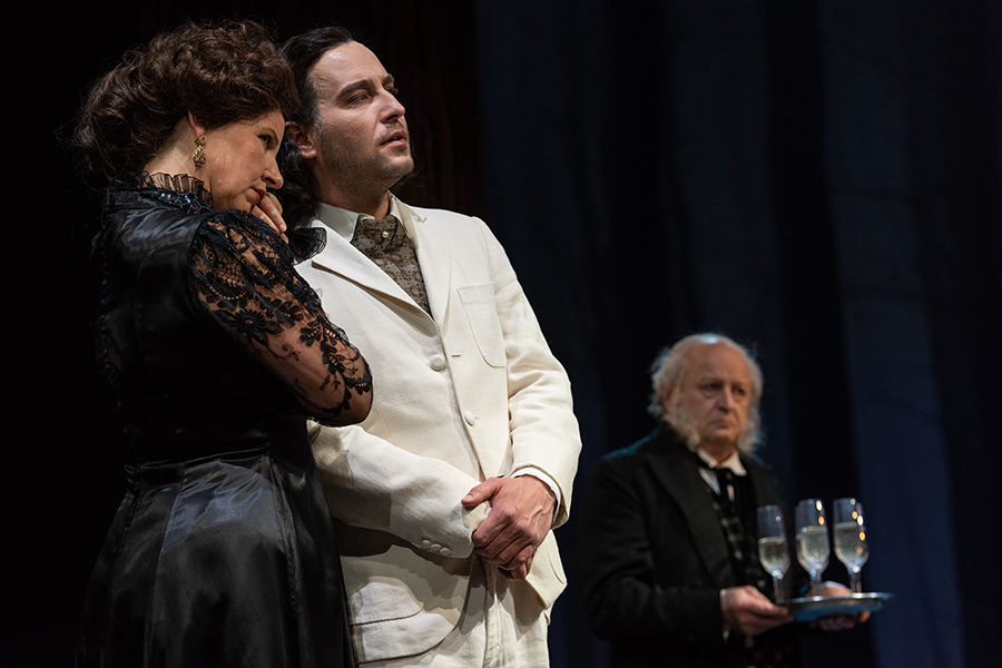 Katharina Hofmann, Clemens Berndorff und Vasilij Sotke in Der Wald, Landestheater Linz, 2019