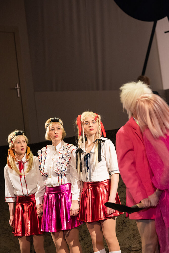 Michaela Lenhart, Angela Waidmann, Anna Wagner, Hanna Binder, Anna Rieser in Was geschah, nachdem Nora ihren Mann verlassen hatte, Landestheater Linz, 2020