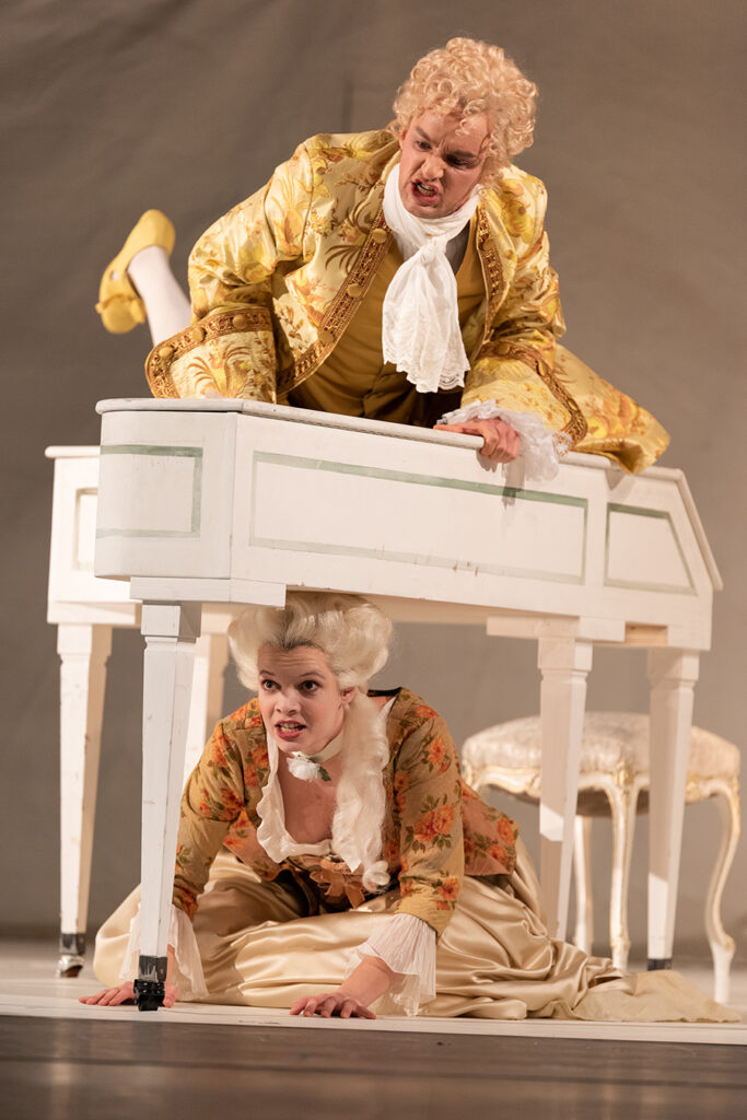 Daniel Klausner und Lorena Emmi Mayer in Amadeus, Landestheater Linz, 2021