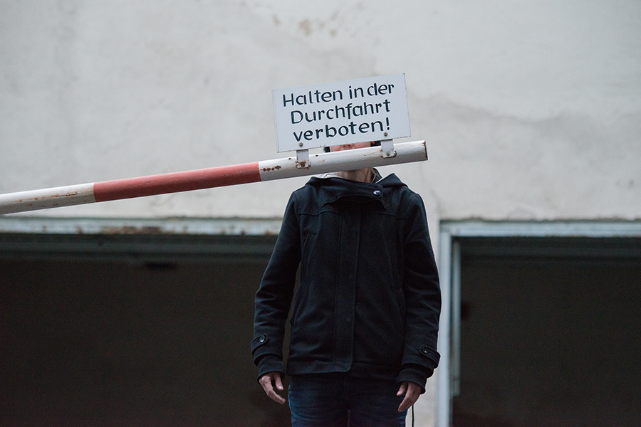 Betty Wimmer bei Disparat 14, organisiert vom Kunstbüro Travolta im Kunstraum Goethestraße xtd, 2014