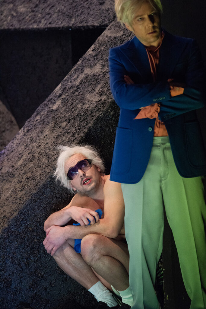 Clemens Berndorff und Alexander Julian Meile in Was geschah, nachdem Nora ihren Mann verlassen hatte, Landestheater Linz, 2020